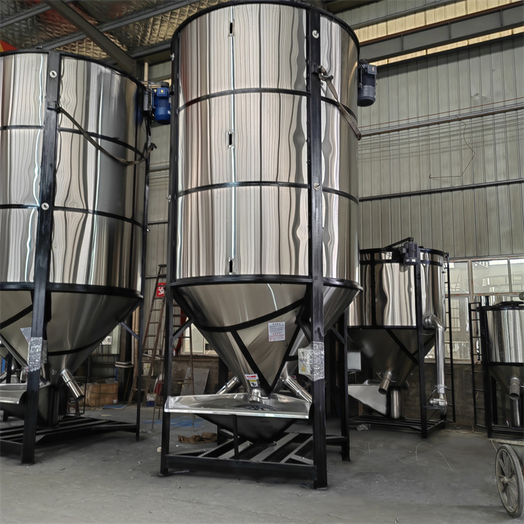 Máy trộn thẳng đứng 15 tấn (2)