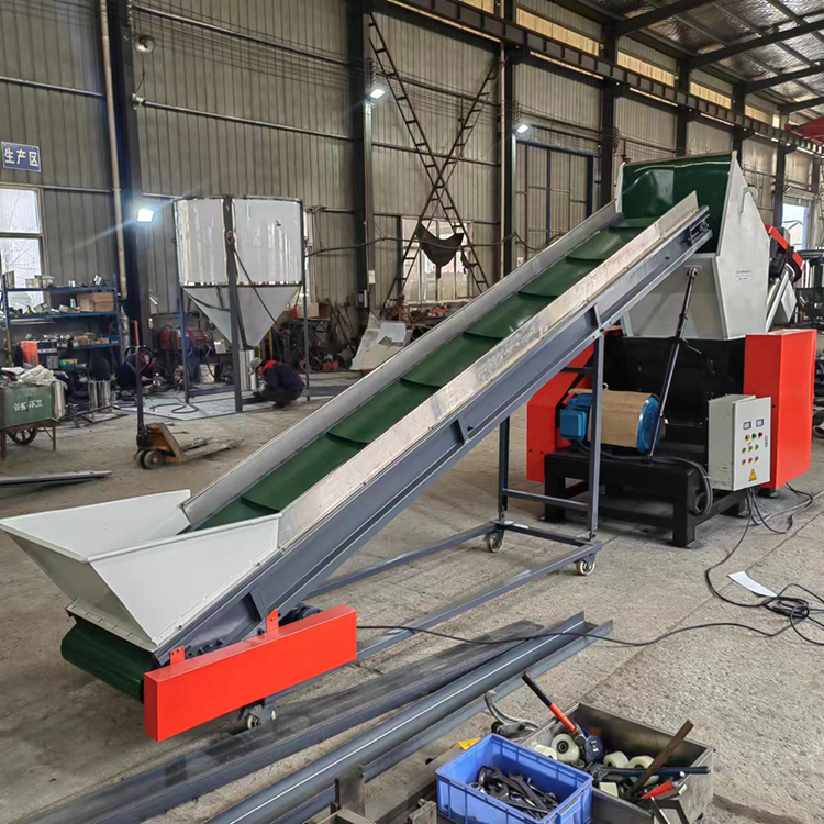 Máy nghiền nhựa với băng tải đai (5)